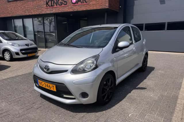 Toyota Aygo (2012) thumbnail 2