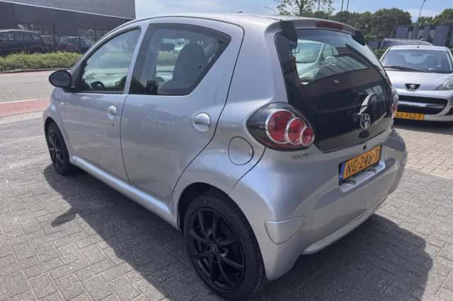 Toyota Aygo (2012) thumbnail 4