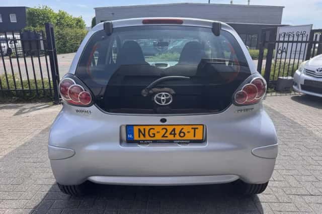 Toyota Aygo (2012) thumbnail 5