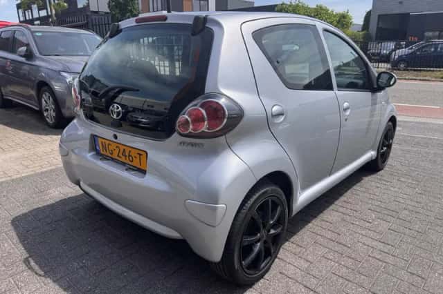 Toyota Aygo (2012) thumbnail 6