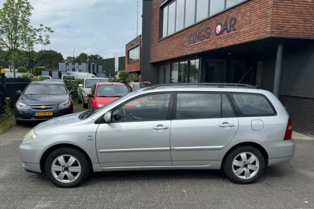 Toyota Corolla (2004) thumbnail 2