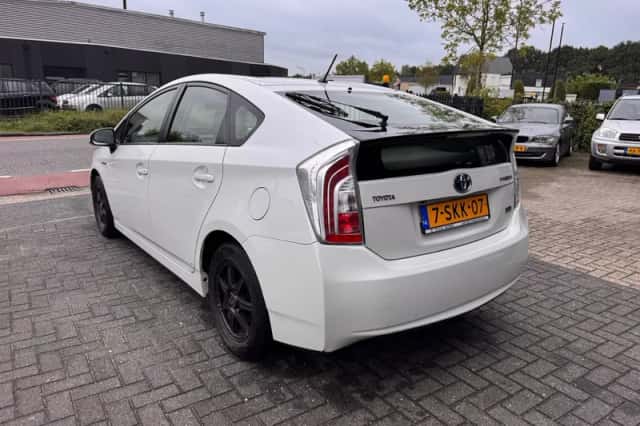 Toyota Prius (2013) thumbnail 3