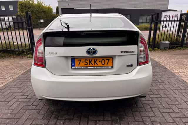 Toyota Prius (2013) thumbnail 4