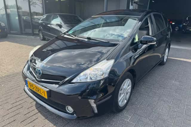 Toyota Prius (2013) thumbnail 1