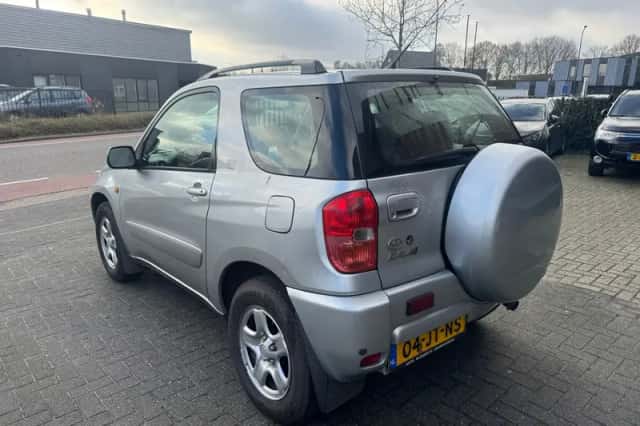 Toyota RAV4 (2002) thumbnail 3