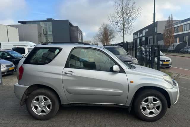 Toyota RAV4 (2002) thumbnail 6