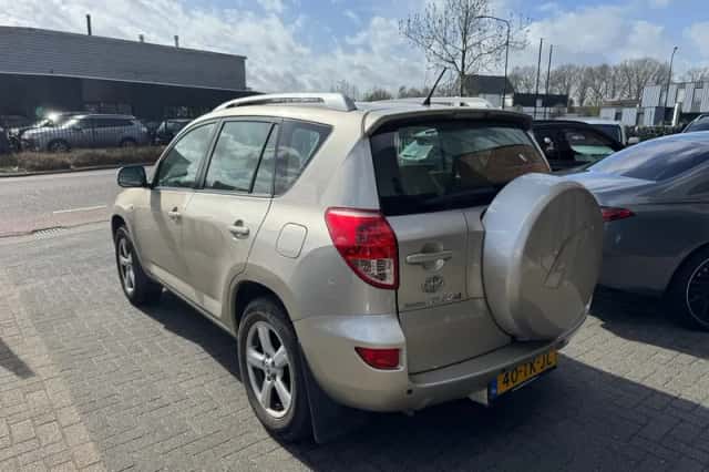 Toyota RAV4 (2006) thumbnail 2