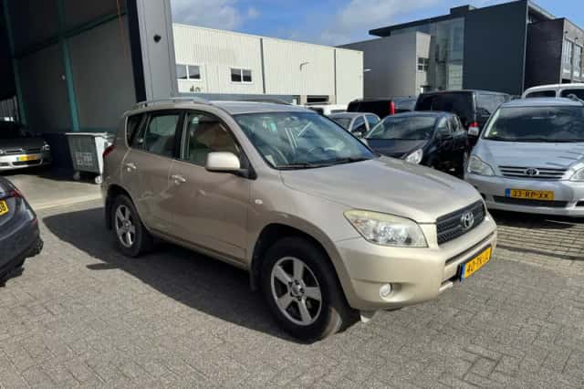 Toyota RAV4 (2006) thumbnail 6