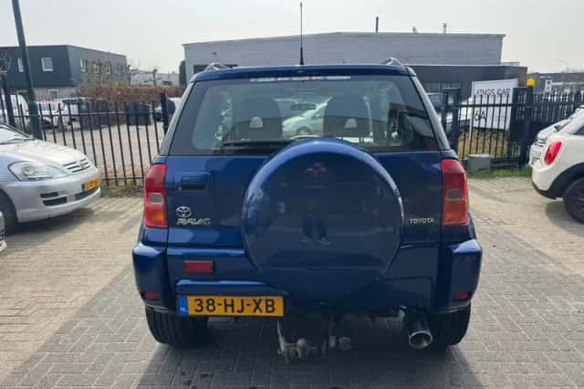 Toyota RAV4 (2001) thumbnail 4