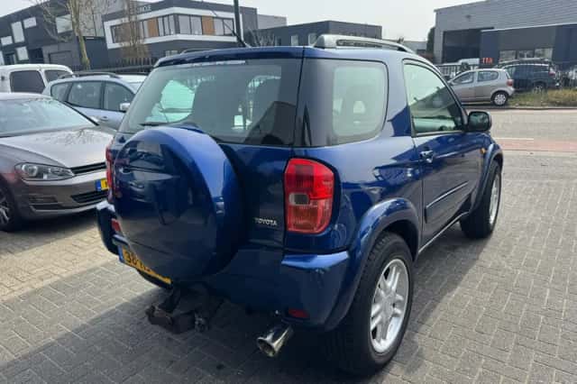 Toyota RAV4 (2001) thumbnail 5
