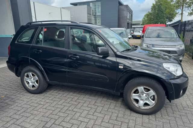 Toyota RAV4 (2004) thumbnail 5