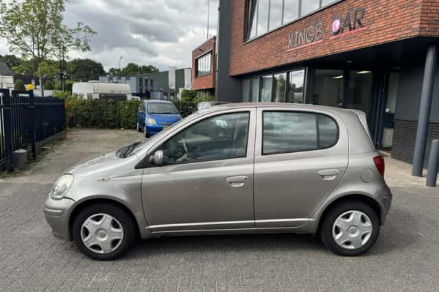 Toyota Yaris (2005) thumbnail 2