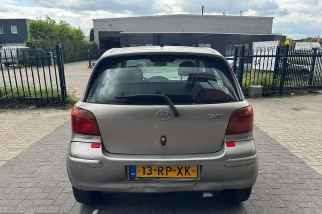 Toyota Yaris (2005) thumbnail 4