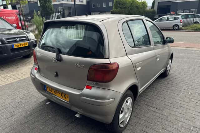 Toyota Yaris (2005) thumbnail 5