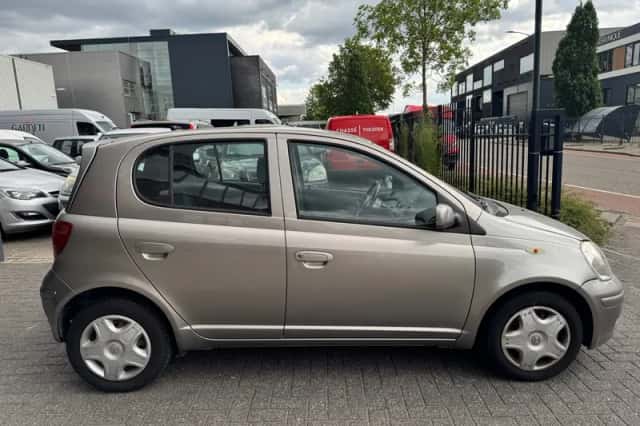 Toyota Yaris (2005) thumbnail 6