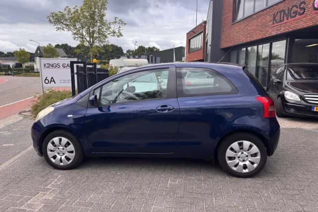 Toyota Yaris (2007) thumbnail 2
