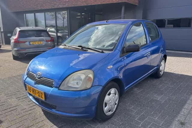 Toyota Yaris (2002) thumbnail 1