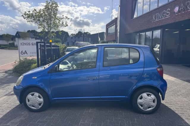 Toyota Yaris (2002) thumbnail 2
