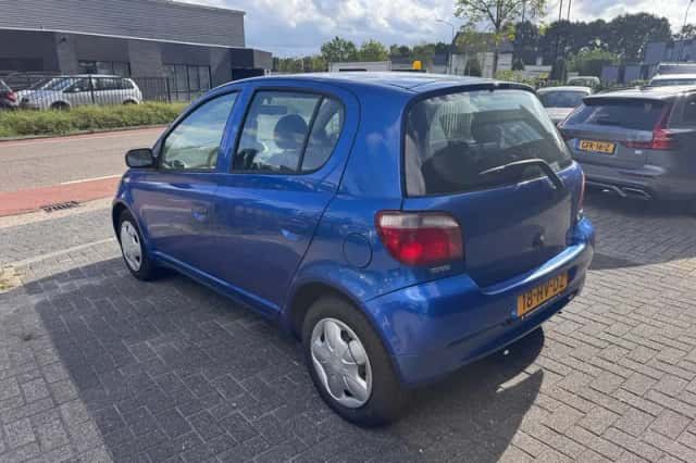 Toyota Yaris (2002) thumbnail 3