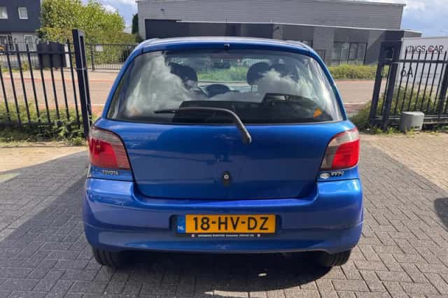 Toyota Yaris (2002) thumbnail 4
