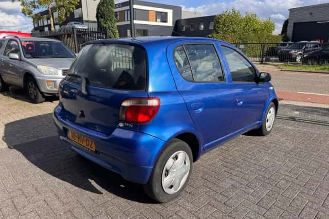 Toyota Yaris (2002) thumbnail 5