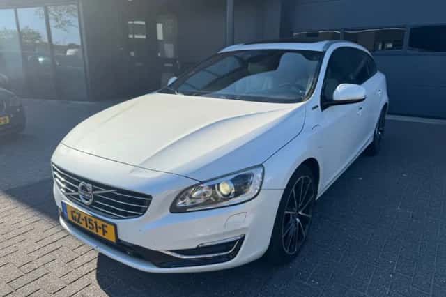 Volvo V60 (2015) thumbnail 1