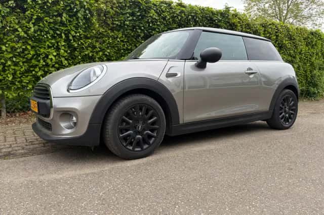 MINI One (2018) thumbnail 1