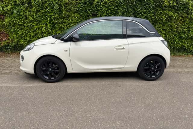 Opel Adam (2016) thumbnail 2