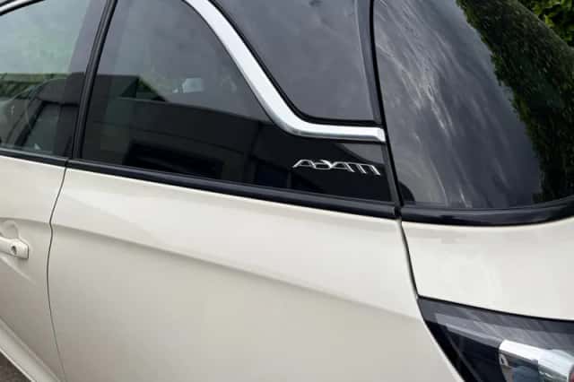 Opel Adam (2016) thumbnail 4