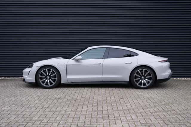 Porsche Taycan (2022) thumbnail 11