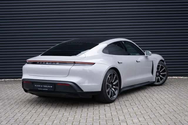 Porsche Taycan (2022) thumbnail 12