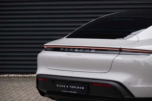 Porsche Taycan (2022) thumbnail 13