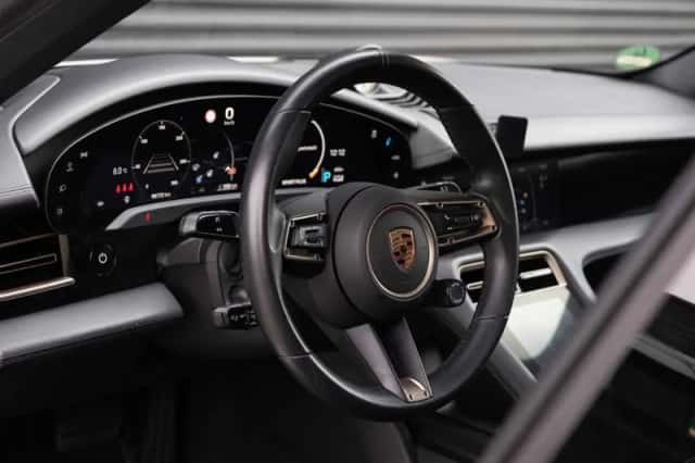 Porsche Taycan (2022) thumbnail 20