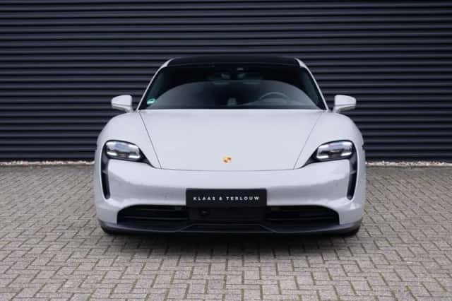 Porsche Taycan (2022) thumbnail 3