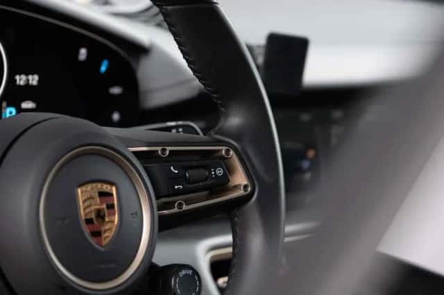 Porsche Taycan (2022) thumbnail 21