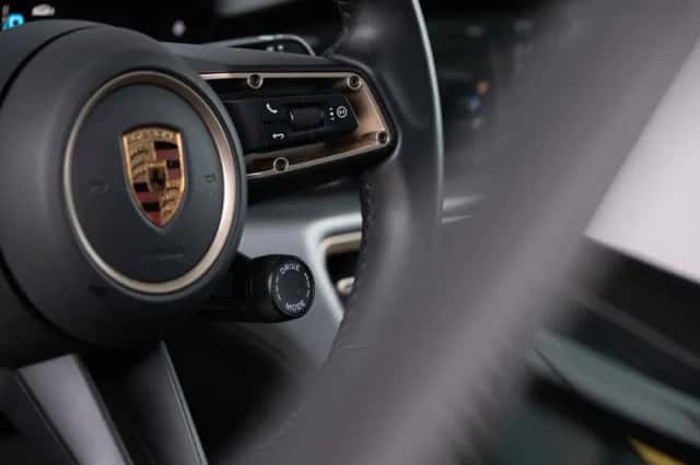 Porsche Taycan (2022) thumbnail 22