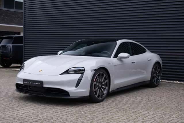 Porsche Taycan (2022) thumbnail 4
