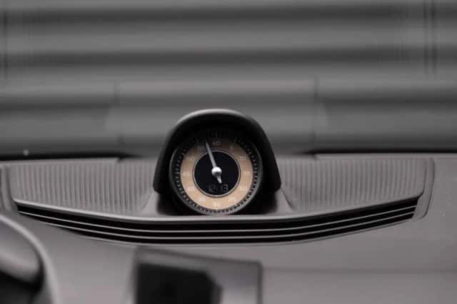 Porsche Taycan (2022) thumbnail 33