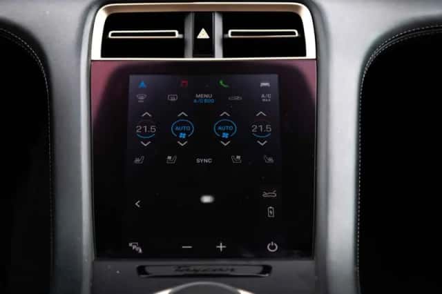 Porsche Taycan (2022) thumbnail 35
