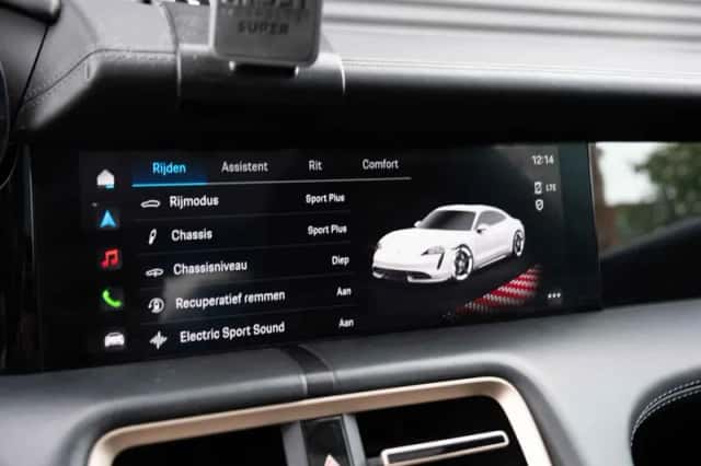 Porsche Taycan (2022) thumbnail 37
