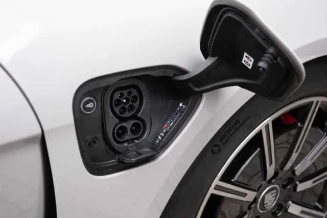 Porsche Taycan (2022) thumbnail 48