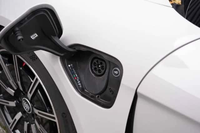Porsche Taycan (2022) thumbnail 50