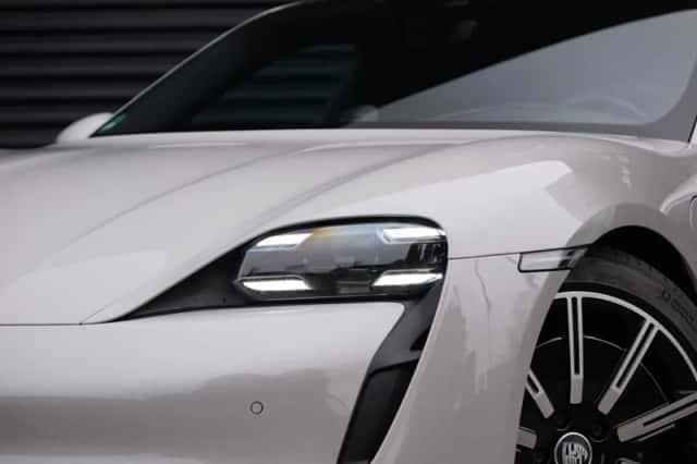 Porsche Taycan (2022) thumbnail 7