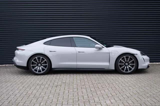 Porsche Taycan (2022) thumbnail 9