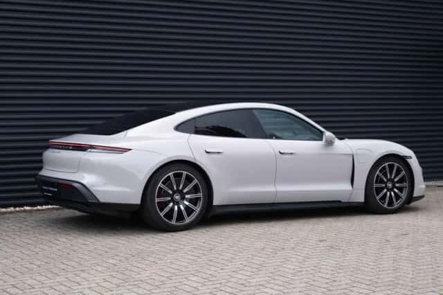 Porsche Taycan (2022) thumbnail 10