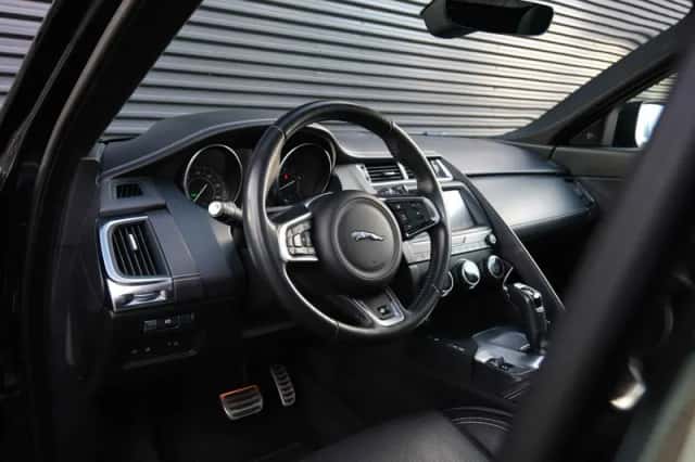 Jaguar E-Pace (2018) thumbnail 14