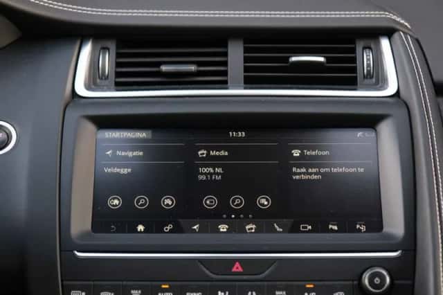 Jaguar E-Pace (2018) thumbnail 31