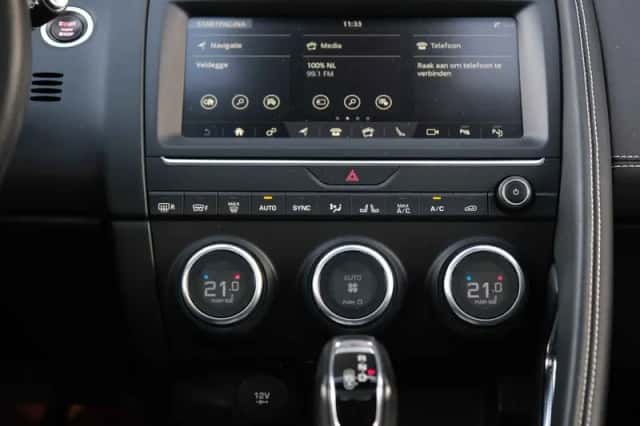 Jaguar E-Pace (2018) thumbnail 33