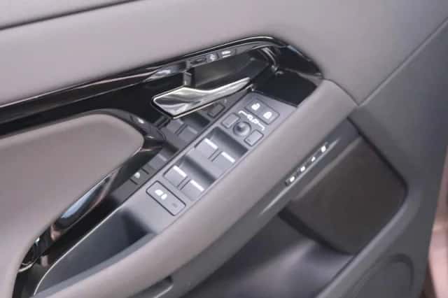Land Rover Range Rover Evoque (2026) thumbnail 15