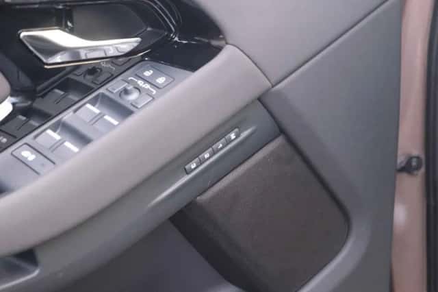 Land Rover Range Rover Evoque (2026) thumbnail 18